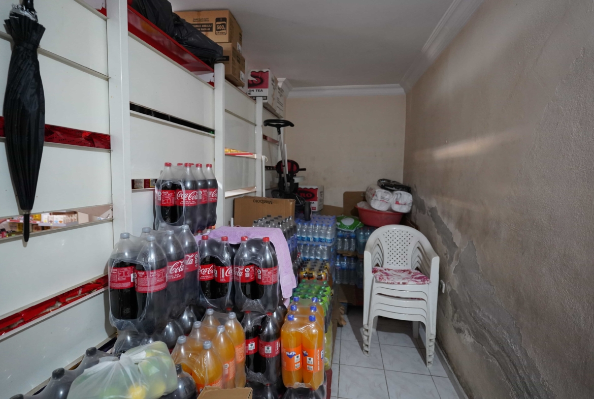 Mersin Mezitli Anayola Yakın Köşebaşında Devren Kiralık Market