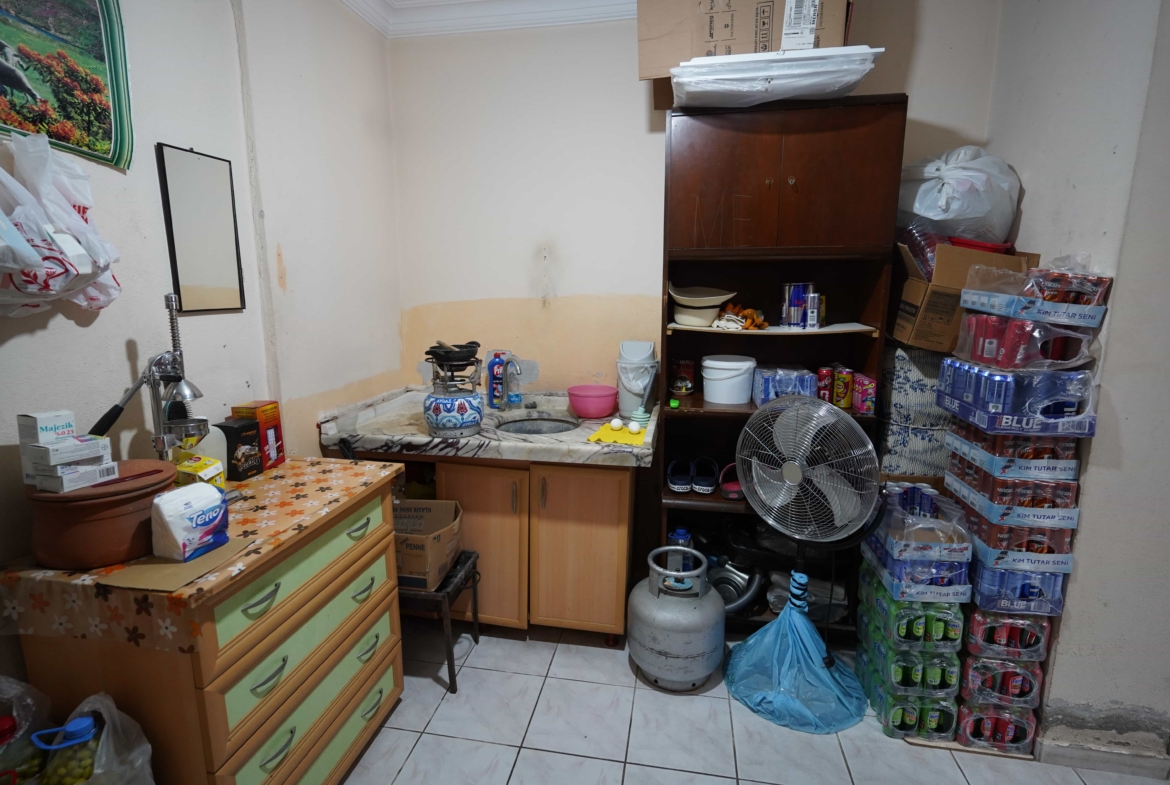 Mersin Mezitli Anayola Yakın Köşebaşında Devren Kiralık Market