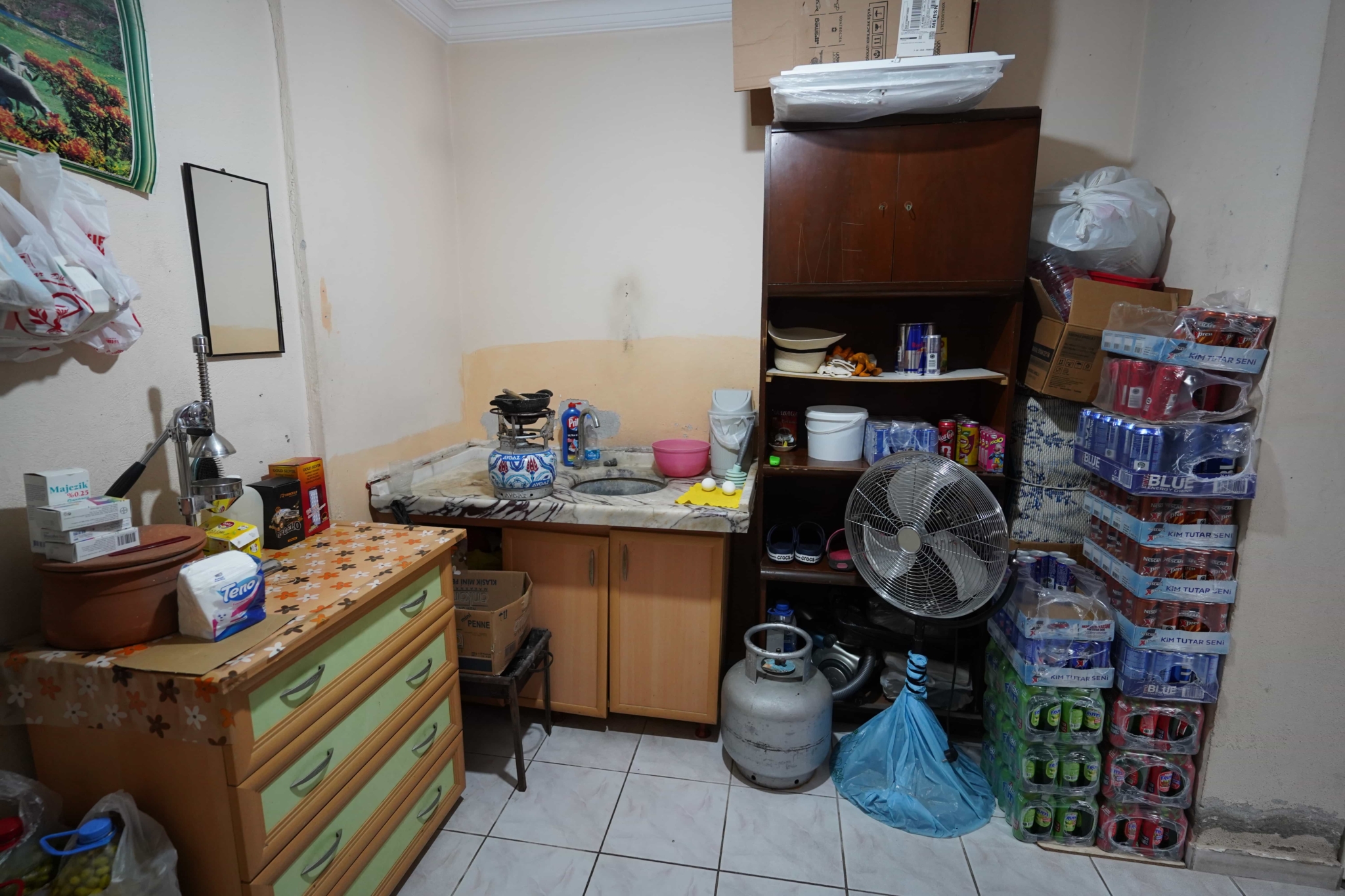 VIP09913 Mersin Mezitli Anayola Yakın Köşebaşında Devren Kiralık Market