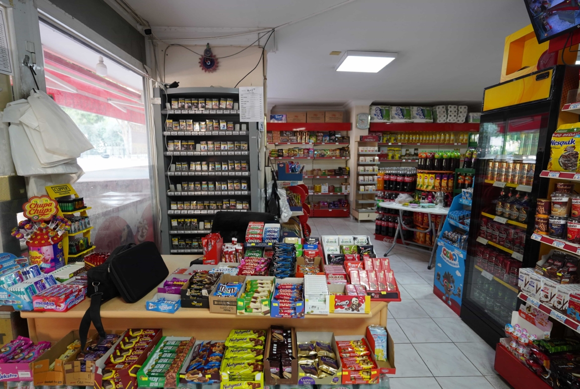 Mersin Mezitli Anayola Yakın Köşebaşında Devren Kiralık Market