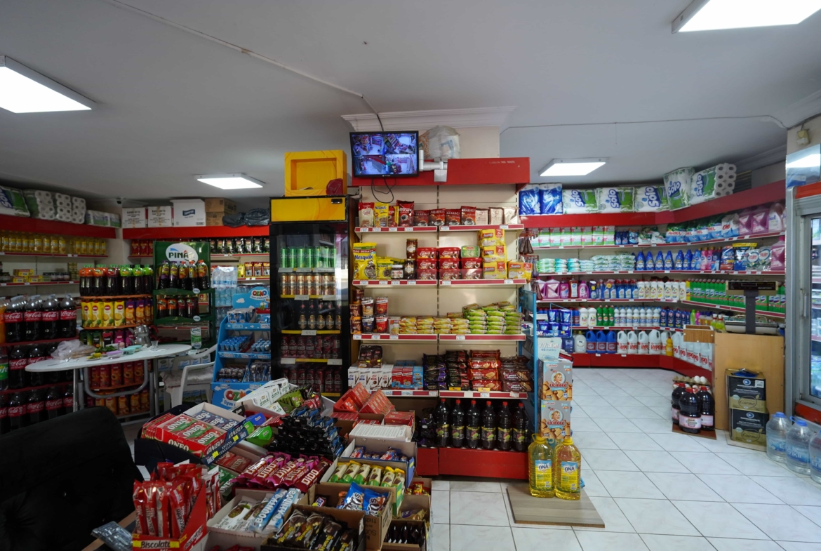 Mersin Mezitli Anayola Yakın Köşebaşında Devren Kiralık Market